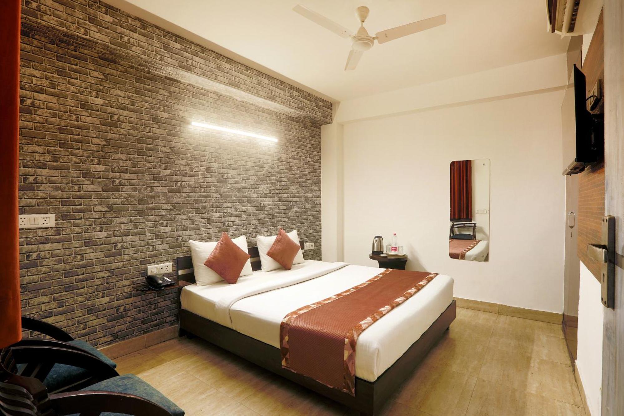 Bed & Breakfast Airport Mayank Residency 3*