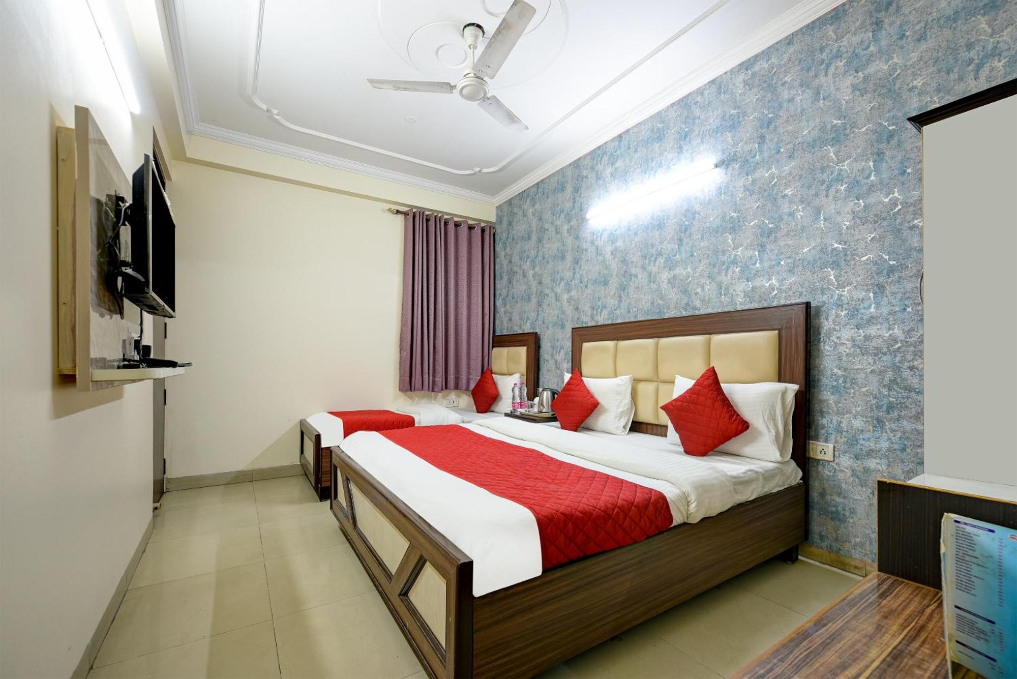 Airport Mayank Residency Bed & Breakfast