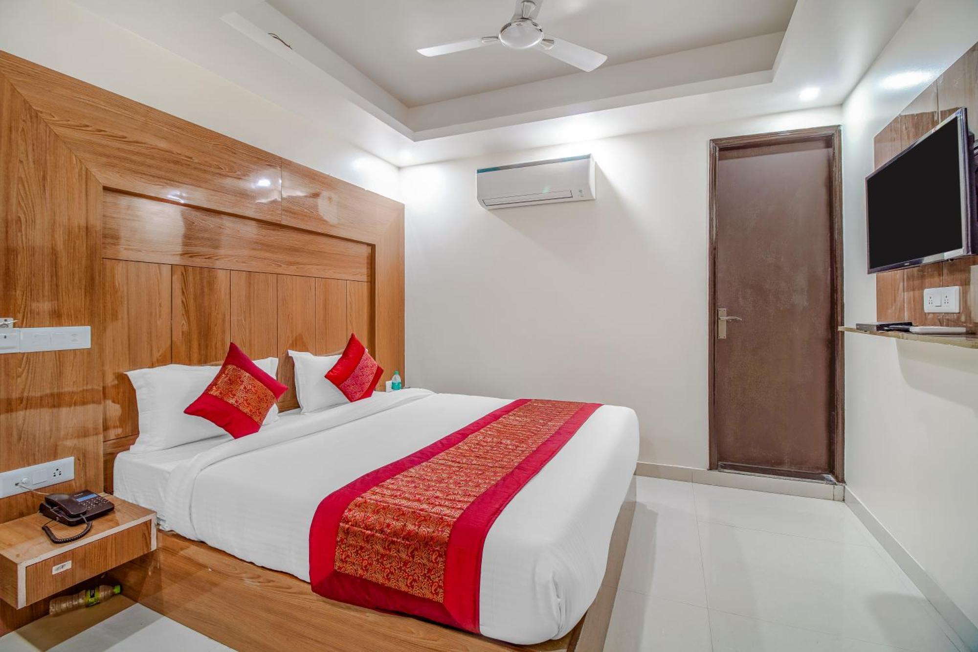 Airport Mayank Residency Bed & Breakfast